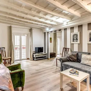 Apartment Lovely Spacious Near The Colosseum, Rome